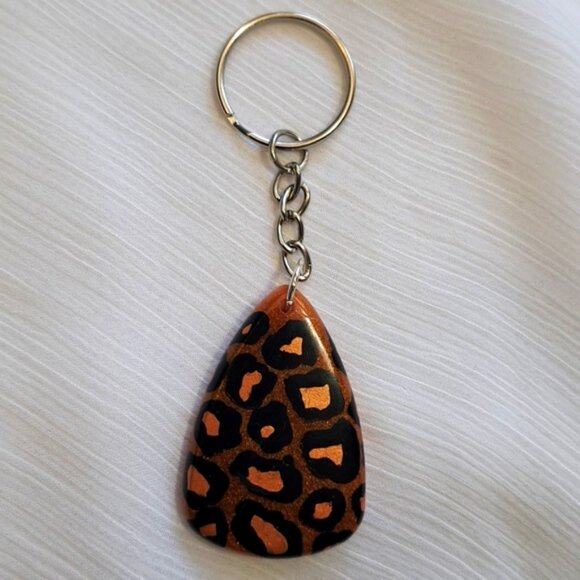 Hand Crafted Animal Print Key Chain Leopard Bag Purse Charm Resin Art Painted - Picture 1 of 5